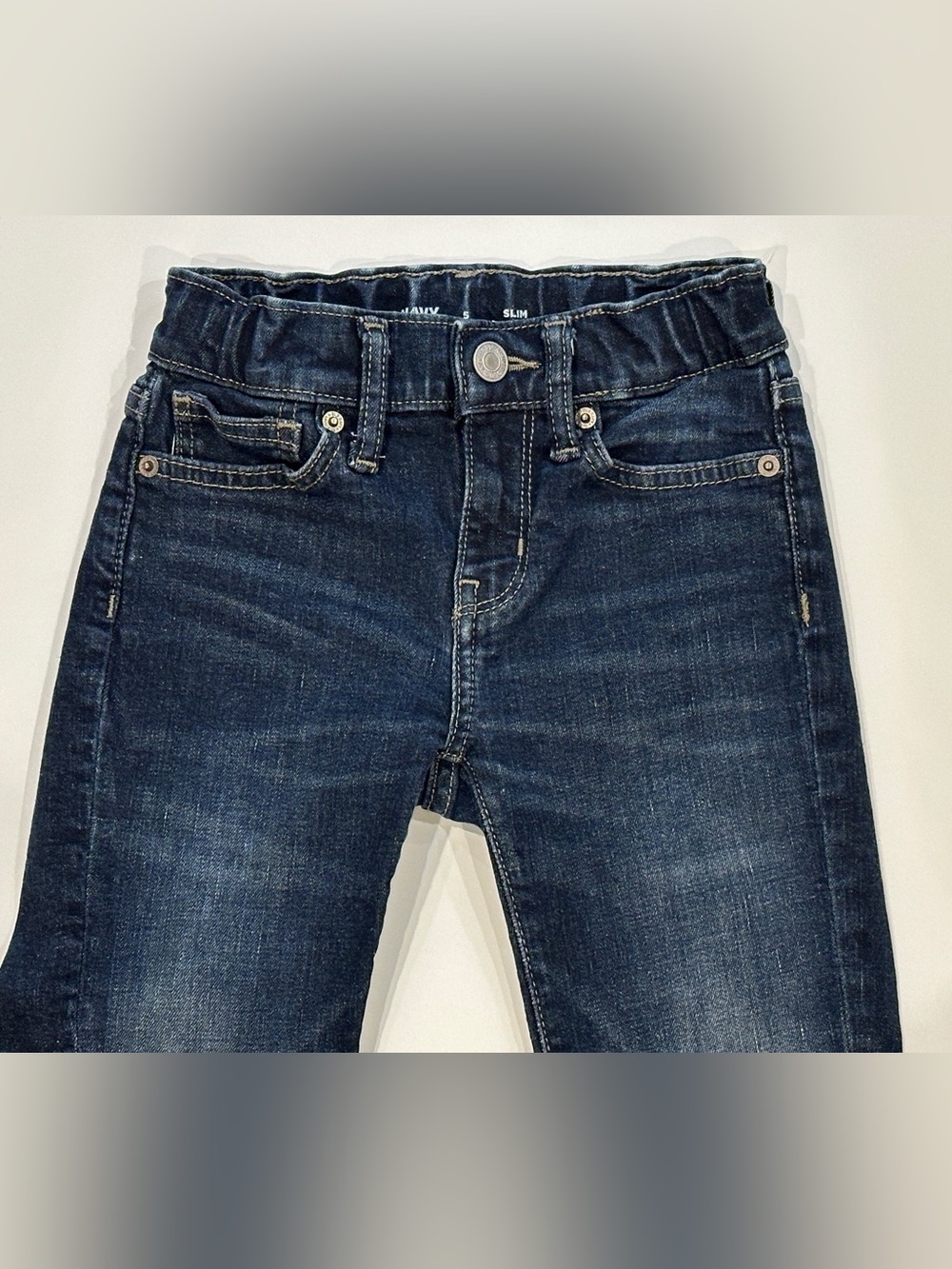 Bundle of 2 Slim 360 stretch jeans for boys from Old Navy. Size 5 - Picture 3 of 6